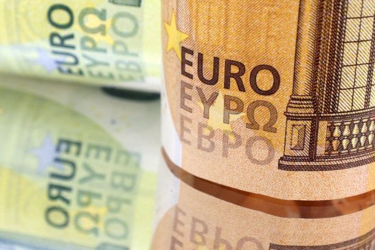 Analysis-Euro's stellar run in doubt as ECB muddies rate outlook