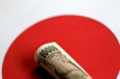 Japanese yen surges on BOJ pivot talk; Dollar steadies as rate cheer cools