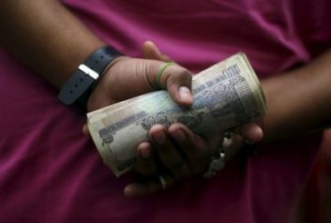 Rupee's rally short-lived, Nomura maintains pessimistic outlook