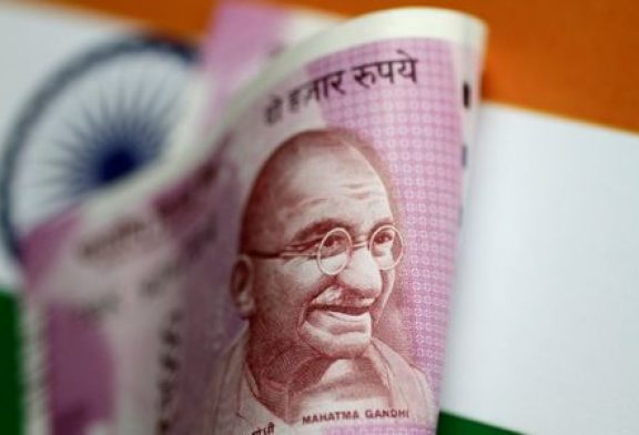 Rupee exchange rates fluctuate as India's forex reserves surge
