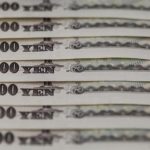 Asia FX weakens as dollar steadies; yen back near intervention range