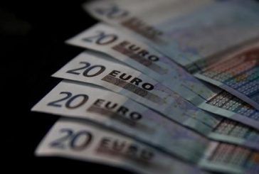 Euro strengthens then dips as US inflation data impacts markets