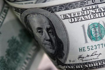 Dollar at one-month peak on easing rate-cut bets; pound jumps after inflation