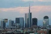 Analysis-Italy's hunt for savers' cash leaves smaller firms high and dry