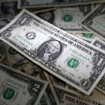 Dollar on track for fifth straight weekly gain, yen fragile
