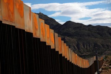 Explainer-US border security: What could Biden, Congress and Texas do?