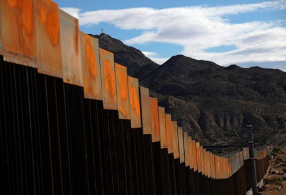 Explainer-US border security: What could Biden, Congress and Texas do?