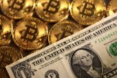 Currency market calm before Powell speech, bitcoin picks up again