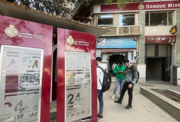 Egyptian pound stable after devaluation, IMF deal