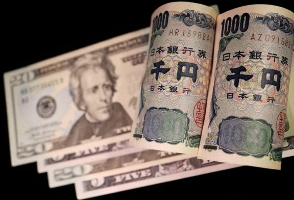 Yen falls close to intervention levels, dollar edges up before Fed