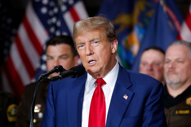 © Reuters. Republican presidential candidate and former U.S. President Donald Trump speaks during a campaign rally in Grand Rapids, Michigan, U.S., April 2, 2024.  REUTERS/Rebecca Cook