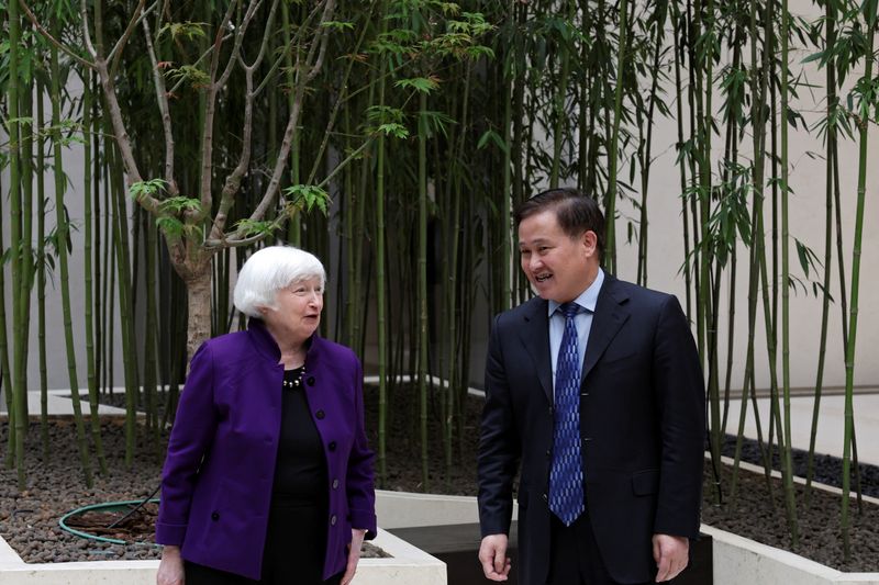 © Reuters. U.S. Treasury Secretary Janet Yellen meets People's Bank of China (PBOC) Governor Pan Gongsheng in Beijing, China April 8, 2024. REUTERS/Florence Lo