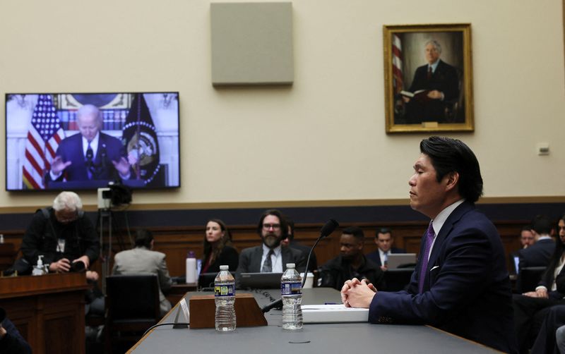 © Reuters. FILE PHOTO: Special Counsel Robert Hur is seated to testify before a House Judiciary Committee hearing on his inquiry into President Biden's handling of classified documents, on Capitol Hill in Washington, U.S., March 12, 2024. REUTERS/Leah Millis/File Photo