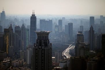 Fitch cuts China's ratings outlook on growth risks