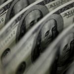 Dollar soft on renewed rate cut bets; yen starts week on back foot