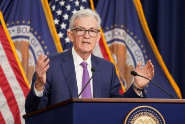 Fed's communications style scores well with analysts but not public