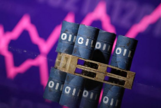 Oil prices rise on US inventories drawdown expectations