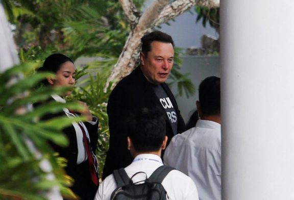 Musk arrives in Indonesia's Bali for planned Starlink launch