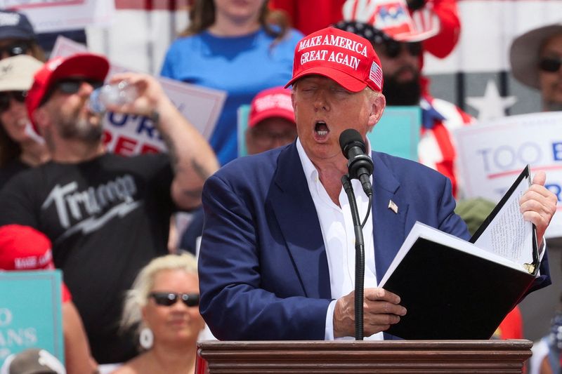 © Reuters. Republican presidential candidate and former U.S. President Donald Trump speaks during a campaign event, in Las Vegas, Nevada, U.S. June 9, 2024. REUTERS/Brendan McDermid    