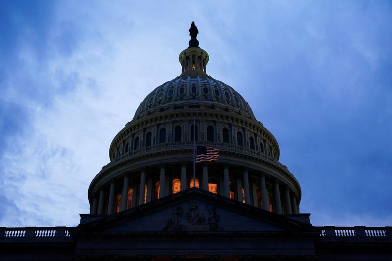 © Reuters. FILE PHOTO: The U.S. Capitol building is seen in Washington, U.S., December 6, 2021. REUTERS/Elizabeth Frantz     