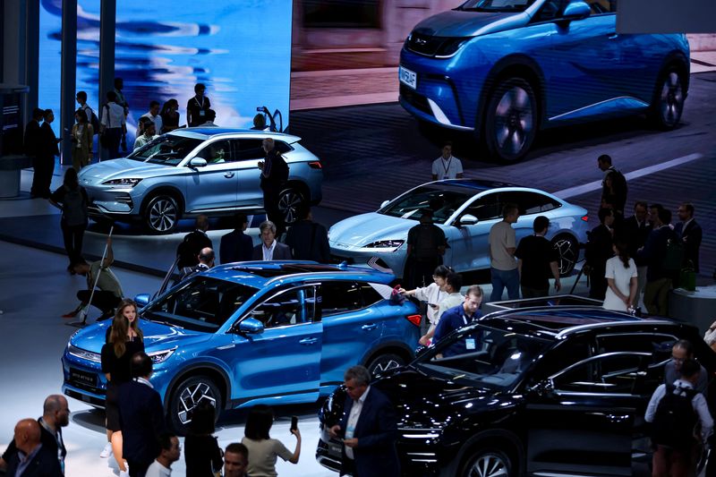 © Reuters. FILE PHOTO: A general view of visitors looking at models from BYD, a Chinese automobile manufacturer, during an event a day ahead of the official opening of the 2023 Munich Auto Show IAA Mobility, in Munich, Germany, September 4, 2023. REUTERS/Leonhard Simon/File Photo