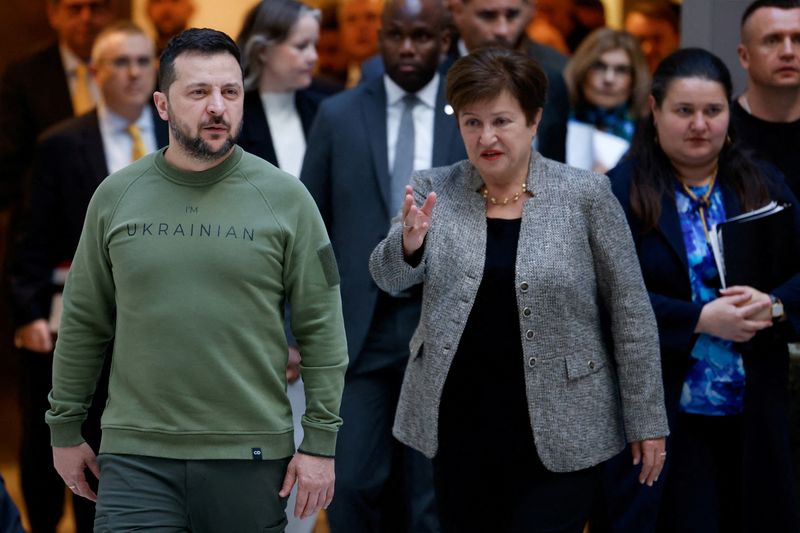 © Reuters. FILE PHOTO: Ukraine's President Volodymyr Zelenskiy meets with International Monetary Fund Managing Director Kristalina Georgieva at the IMF in Washington, U.S., December 11, 2023. REUTERS/Julia Nikhinson/File Photo