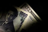 US yields boost dollar and leave yen dazed at 38-year low