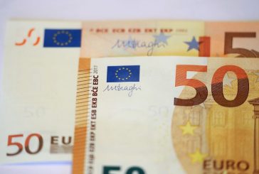 Euro expected to hold ground despite political tremors: Reuters poll