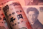 Yen rises amid intervention nerves; euro eyes ECB