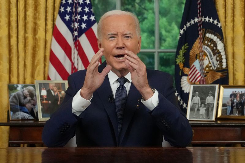 © Reuters. FILE PHOTO: U.S President Joe Biden delivers an address to the nation from the Oval Office of the White House in Washington, DC on July 14, 2024.    Erin Schaff/Pool via REUTERS/File Photo