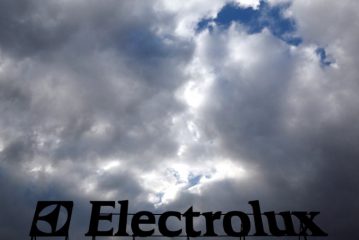 Electrolux boosted by pick up in US, but freight costs weigh