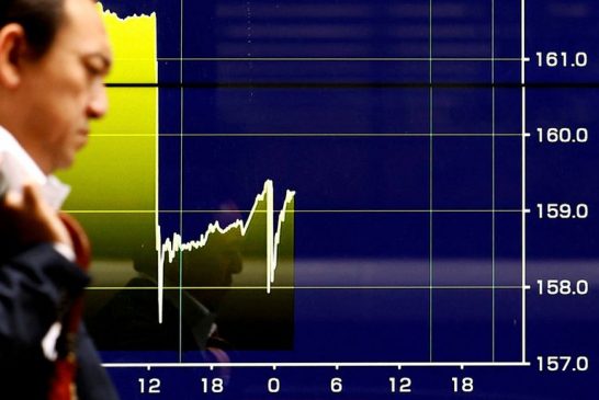 Hedge funds make massive retreat from short yen positions, UBS says