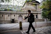 BOJ deputy governor plays down chance of near-term rate hike, yen slumps