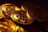 Bitcoin falls 6.4% to $58,777