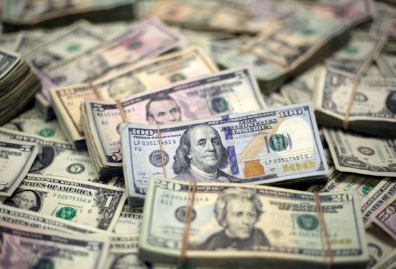 US dollar drops to near 9-month low versus yen amid talk of larger Fed rate cut