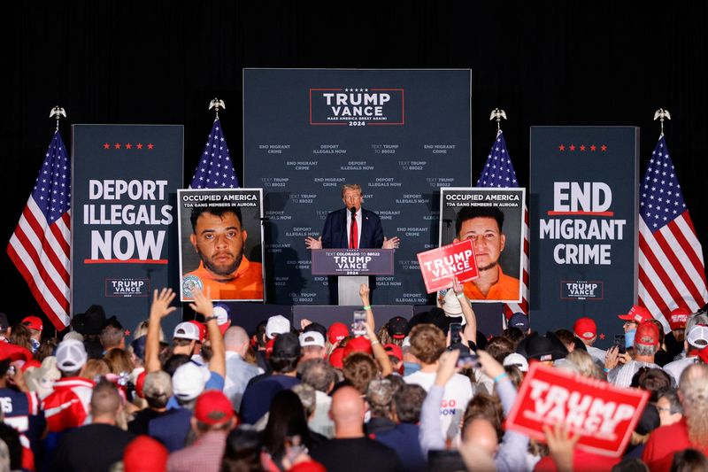 © Reuters. Republican presidential nominee and former U.S. President Donald Trump holds a rally at Gaylord Rockies Resort and Convention Center in Aurora, Colorado, U.S., October 11, 2024. REUTERS/Isaiah J. Downing