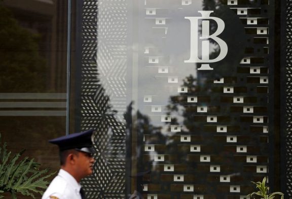 Indonesia central bank holds rates as global uncertainties re-emerge