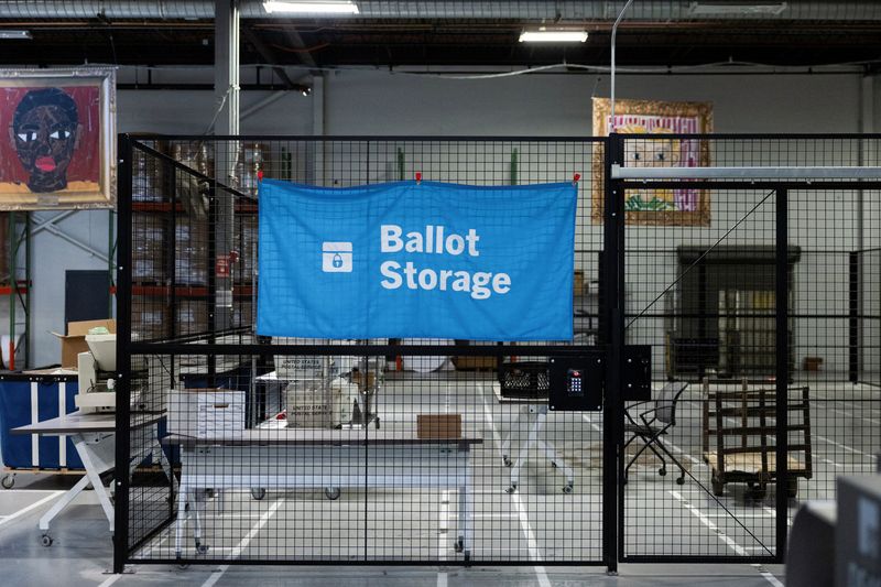 © Reuters. A view of the Secure ballot storage at the ballot counting center in Philadelphia, Pennsylvania, U.S., October 25, 2024.   REUTERS/Rachel Wisniewski