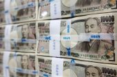 Asian FX steady after Trump's tariff pledge; dollar muted before key US data