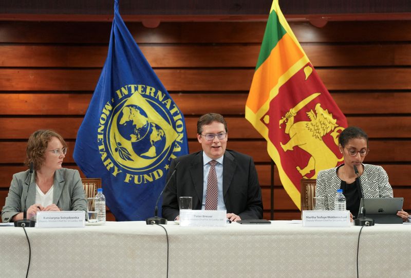 © Reuters. Peter Breuer, Senior Mission Chief for Sri Lanka at the IMF along with Katsiaryna Svirydzenka, Deputy Mission Chief for Sri Lanka at the IMF and Martha Tesfaye Woldemichael, Deputy Mission Chief for Sri Lanka at the IMF, attend a press conference organized by the International Monetary Fund (IMF) in Colombo, Sri Lanka, November 23, 2024. REUTERS/Thilina Kaluthotage