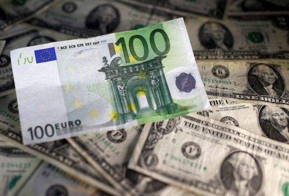 Analysis-Euro's bruising leaves global investors on edge