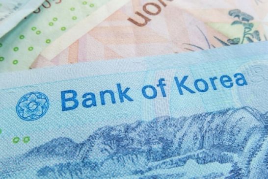 Asia FX slips, dollar steady on rate uncertainty; S.Korean won slides on BOK cut