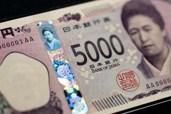 Dollar holds gains against yen, steadies ahead of Trump inauguration